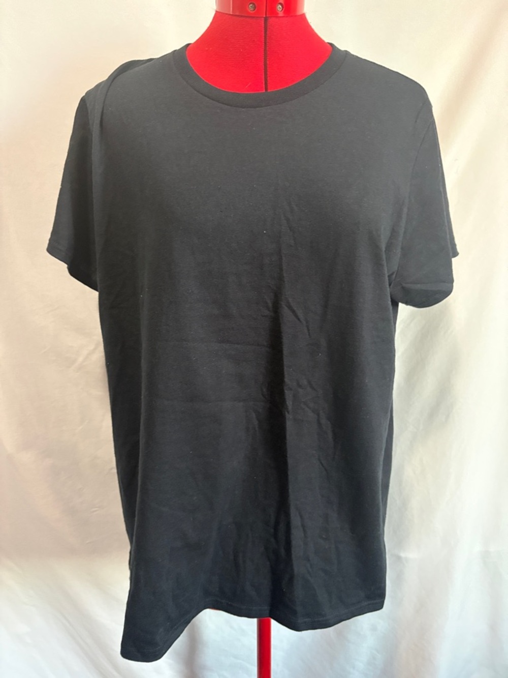 Gildan Black Short Sleeve Crewneck T-Shirt